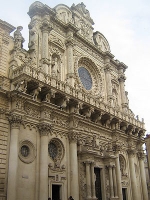 Basilica Santa Croce di Lecce, appelli e interrogazioni per salvare...