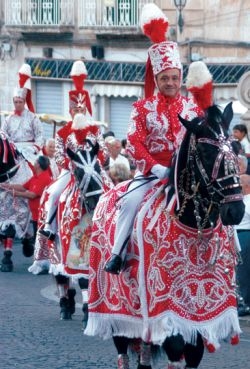 Ostuni, premiazione Cavalcata e concerto di Luisa Corna