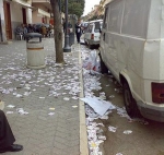 Lecce, guerra a cicche e volantini selvaggi: caccia aperta ai...